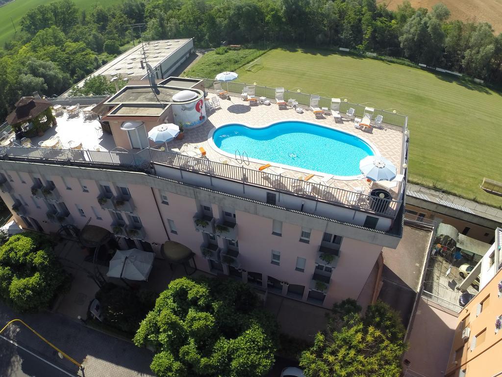 Hotel Sporting Tabiano Terme Eksteriør billede